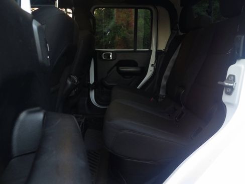 Used 2020 Jeep Gladiator Sport w/ Quick Order Package 24S AWD/4WD image 15