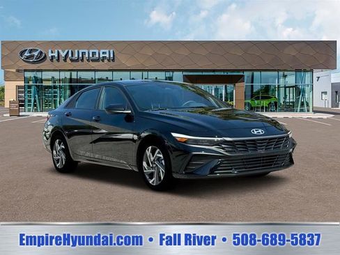 Used 2025 Hyundai Elantra Sport FWD image 11