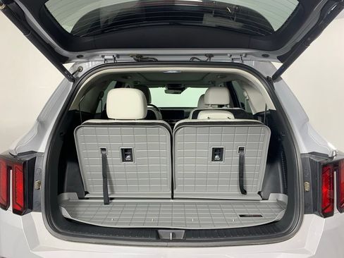 Certified 2025 Kia Sorento EX w/ Panoramic Sunroof Package AWD/4WD image 10