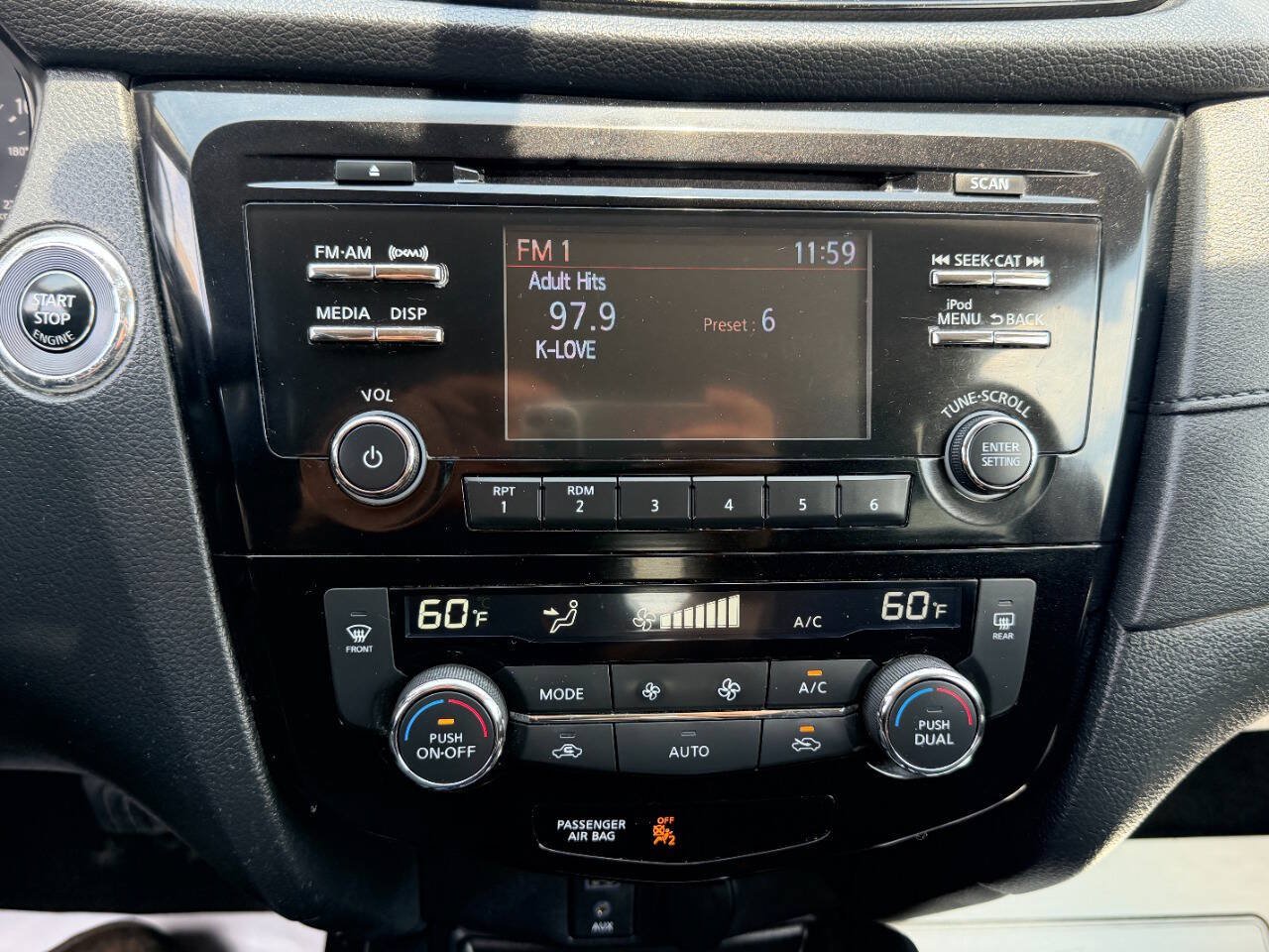 Used 2017 Nissan Rogue SV AWD/4WD image 37