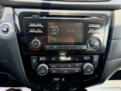Used 2017 Nissan Rogue SV AWD/4WD image 37