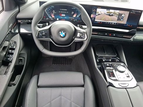 Used 2026 BMW 530i xDrive AWD/4WD image 12