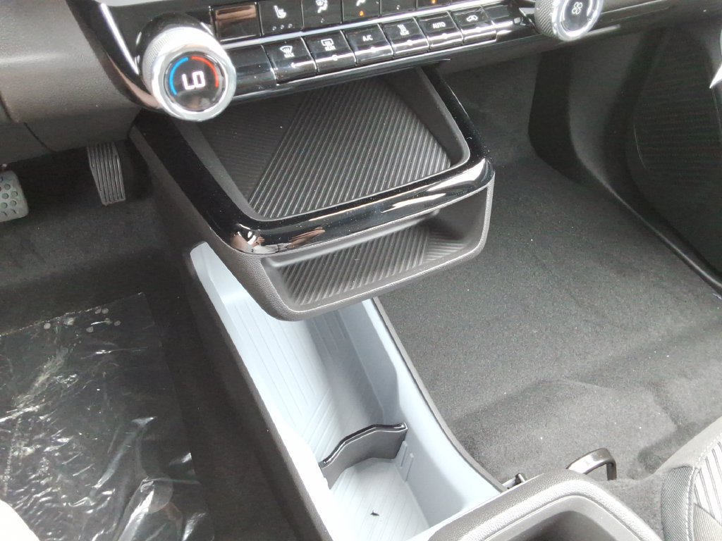New 2027 Chevrolet Bolt LT w/ Comfort Package FWD image 30