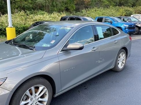 Used 2018 Chevrolet Malibu LT image 2
