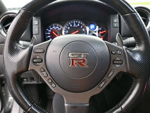 Used 2012 Nissan GT-R Premium image 20