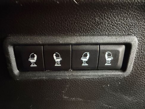 Used 2024 Jeep Wagoneer L Series II RWD image 40