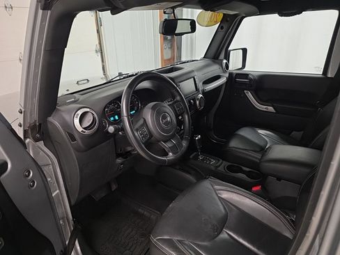 Used 2017 Jeep Wrangler Unlimited Sahara w/ Dual Top Group AWD/4WD image 14