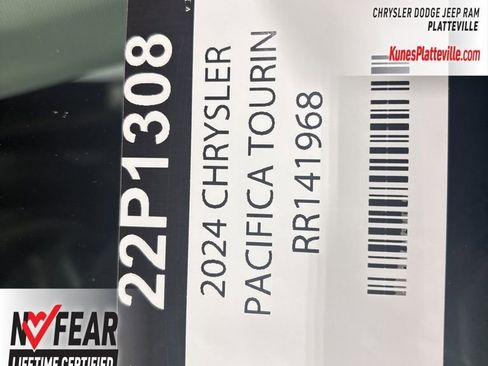 Used 2024 Chrysler Pacifica Touring-L image 31