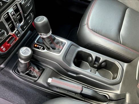 Used 2023 Jeep Gladiator Rubicon w/ Cold Weather Group AWD/4WD image 19