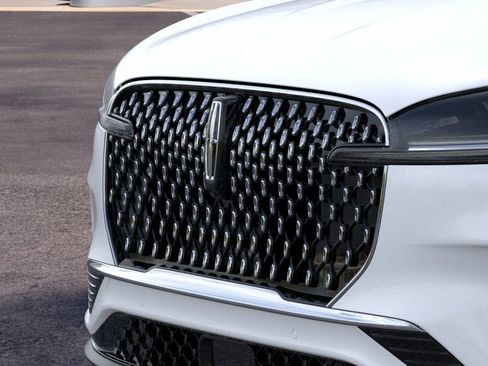 New 2026 Lincoln Aviator AWD image 17