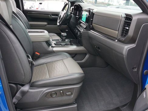 Used 2022 Chevrolet Silverado 1500 ZR2 w/ Technology Package image 16