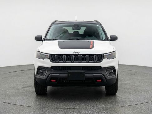Used 2025 Jeep Compass Trailhawk AWD/4WD image 2