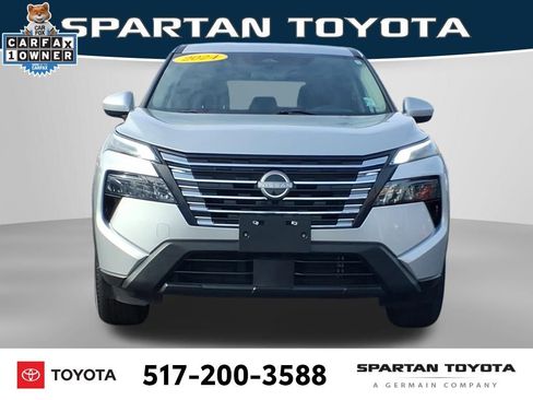 Used 2024 Nissan Rogue SV image 3