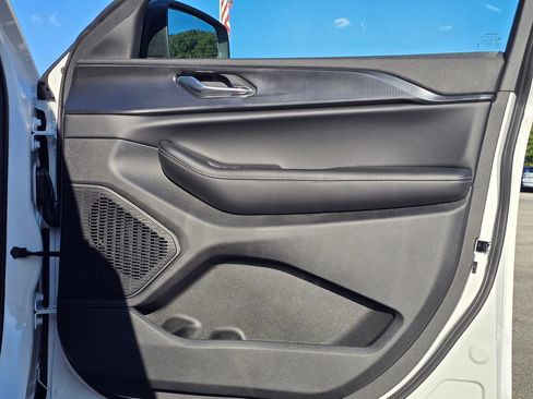 New 2025 Jeep Grand Cherokee Laredo X w/ Luxury Tech Group I image 36