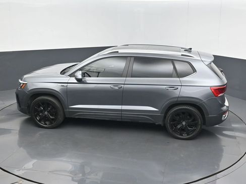 Used 2022 Volkswagen Taos SE w/ Panoramic Sunroof Package AWD/4WD image 15