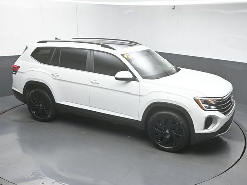 Used 2024 Volkswagen Atlas SE FWD image 42