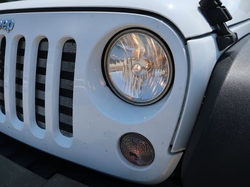 Used 2015 Jeep Wrangler Sport w/ Quick Order Package 24S AWD/4WD image 32