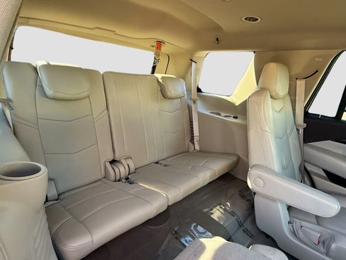 Used 2017 Cadillac Escalade Premium Luxury image 21