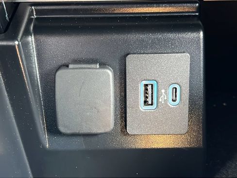 Used 2023 Ford Explorer XLT w/ Equipment Group 202A AWD/4WD image 24