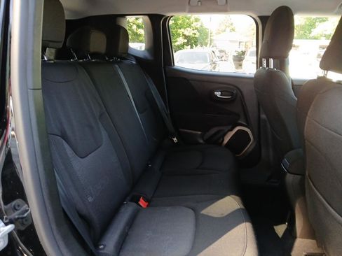 Used 2017 Jeep Renegade Latitude FWD image 13