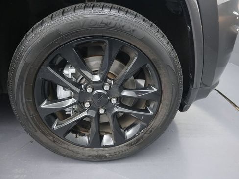 Used 2021 Jeep Grand Cherokee Laredo X RWD image 9