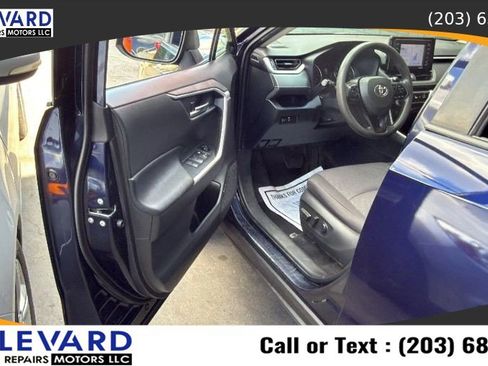 Used 2021 Toyota RAV4 XLE AWD/4WD image 23