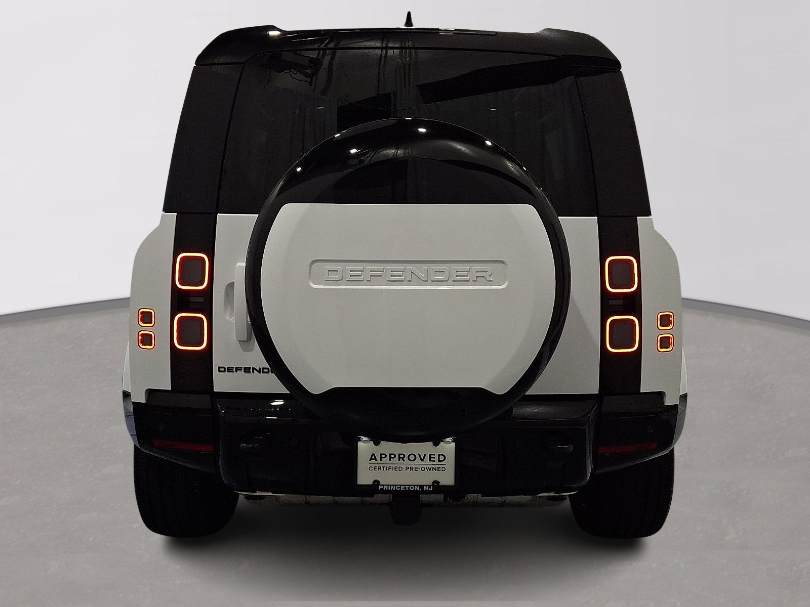 Certified 2026 Land Rover Defender 110 X-Dynamic SE AWD/4WD image 5