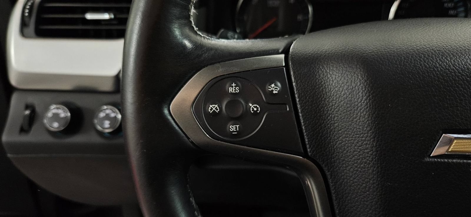 Used 2015 Chevrolet Suburban LT AWD/4WD image 11