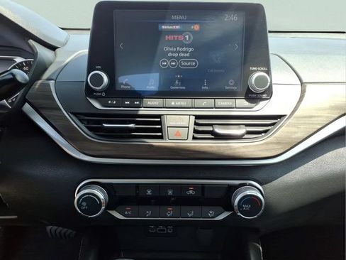 Used 2023 Nissan Altima 2.5 SV FWD image 18