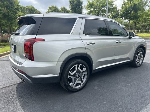 Used 2024 Hyundai Palisade SEL w/ Premium Package FWD image 11