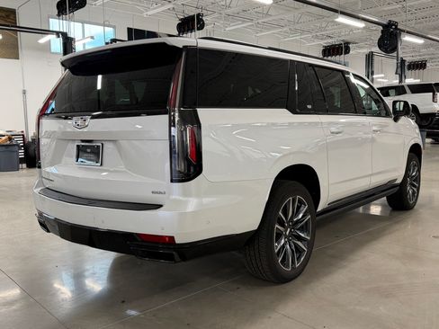 Certified 2024 Cadillac Escalade ESV Sport w/ Touring Package AWD/4WD image 9