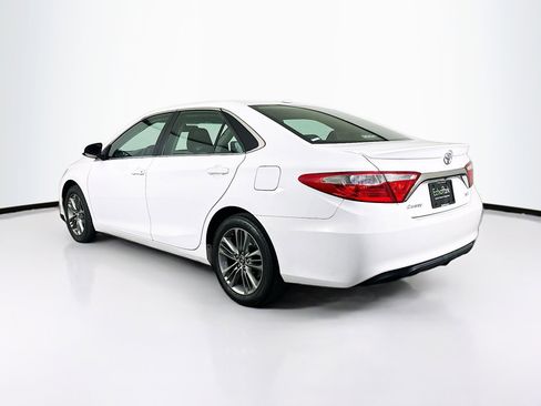 Used 2016 Toyota Camry SE w/ Moonroof Package image 5