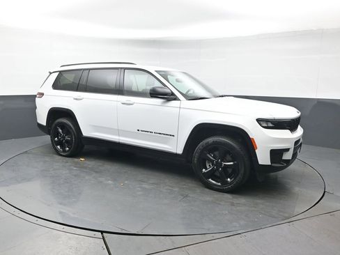 Used 2023 Jeep Grand Cherokee L Laredo image 8