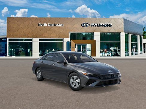 New 2026 Hyundai Elantra SE FWD image 2