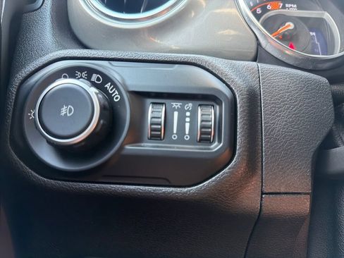 Used 2021 Jeep Wrangler Unlimited Sahara w/ Dual Top Group AWD/4WD image 21