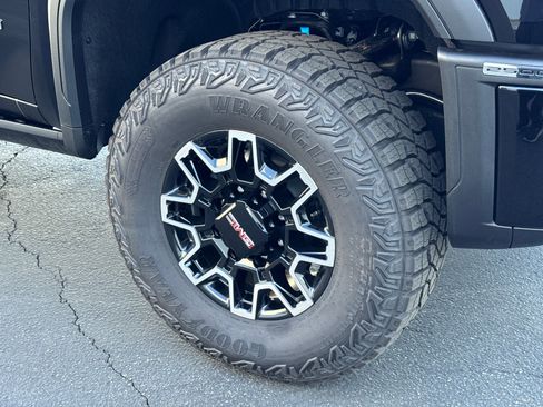 New 2026 GMC Sierra 2500 AT4X image 6