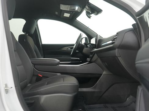 Used 2024 Chevrolet Traverse LT FWD image 11