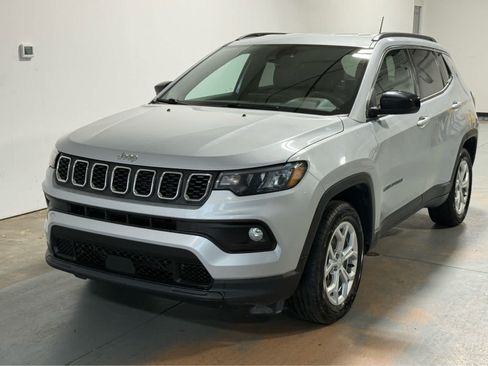 Used 2024 Jeep Compass Latitude AWD/4WD image 1