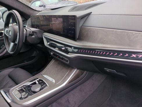 Used 2025 BMW X7 xDrive40i w/ M Sport Package AWD/4WD image 39