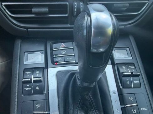 Used 2021 Porsche Macan AWD/4WD image 10