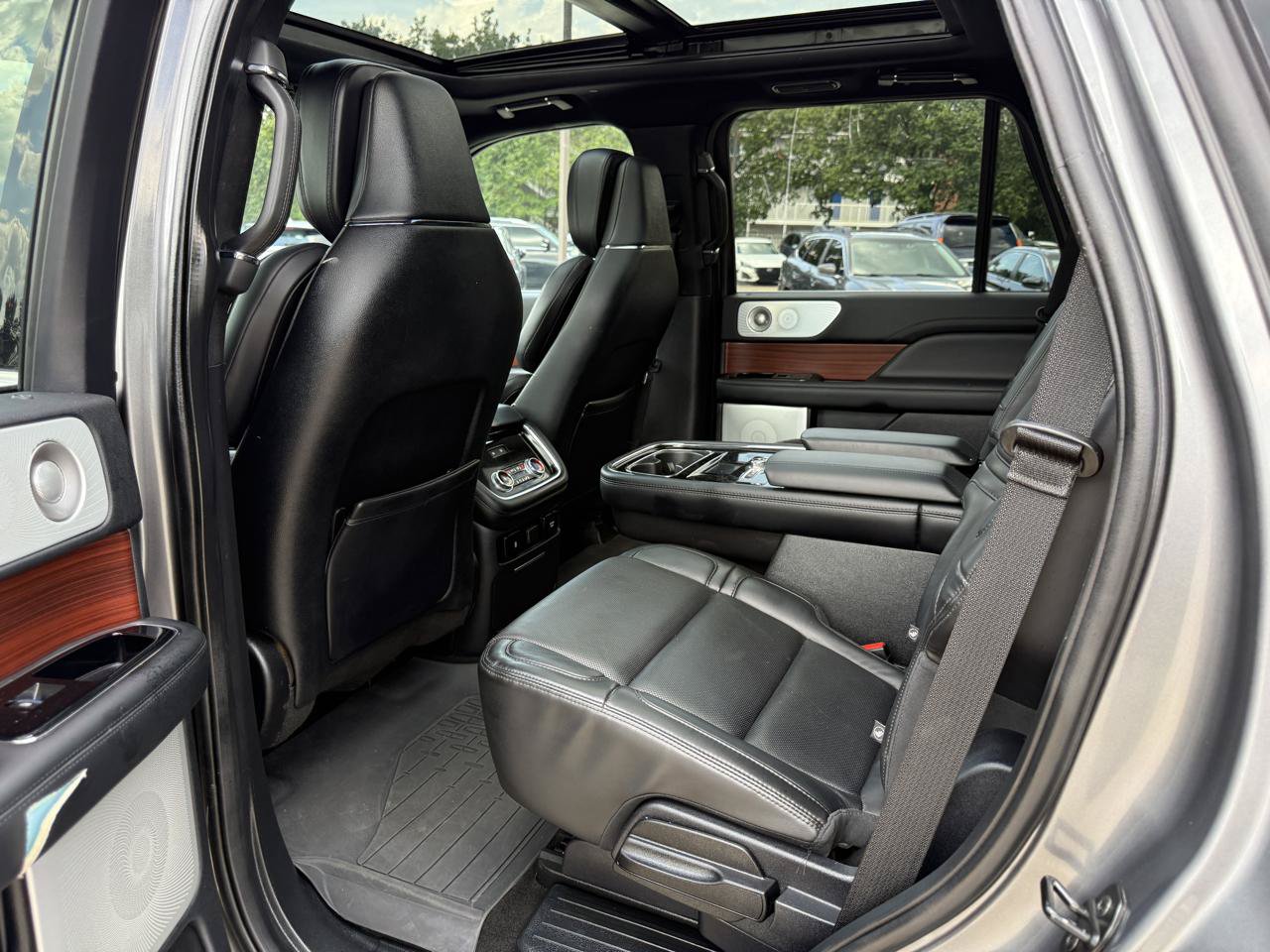 Used 2021 Lincoln Navigator Reserve w/ Luxury Package RWD image 21