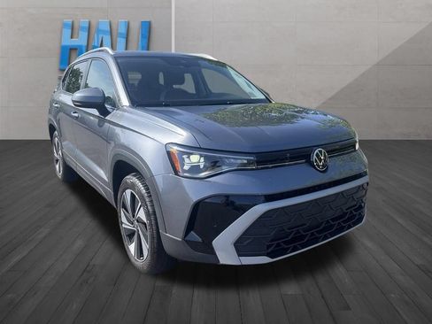 Certified 2025 Volkswagen Taos SE AWD/4WD image 8