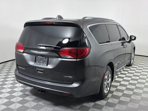 Used 2018 Chrysler Pacifica Limited FWD image 5