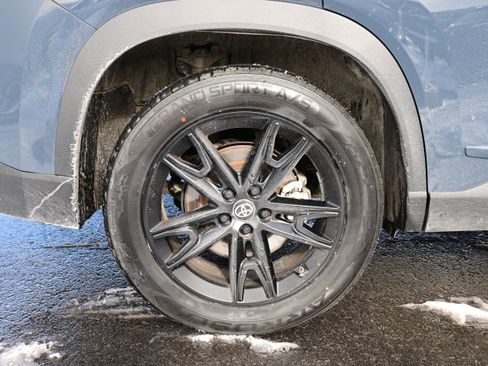 Used 2025 Toyota Grand Highlander AWD image 9