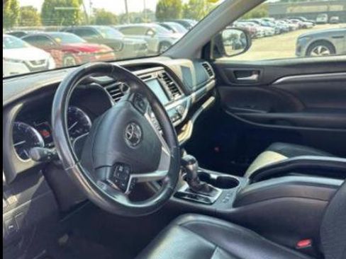 Used 2019 Toyota Highlander Limited image 7