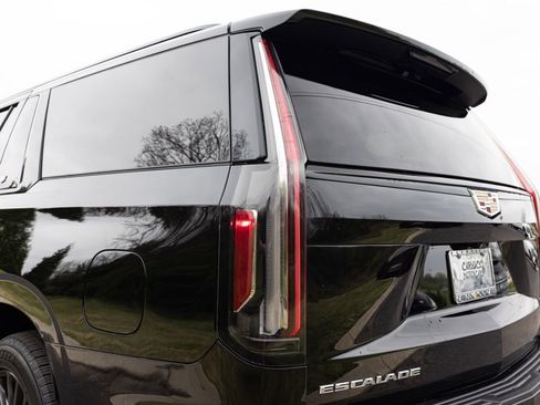 Used 2023 Cadillac Escalade ESV V AWD/4WD image 62