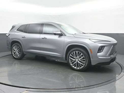 Used 2025 Buick Enclave Avenir w/ LPO, Floor Liner Package AWD/4WD image 7