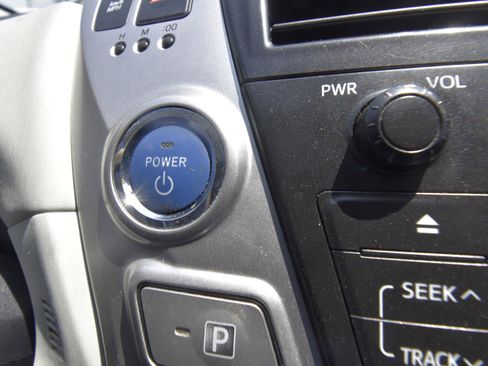 Used 2013 Toyota Prius V Three FWD image 9