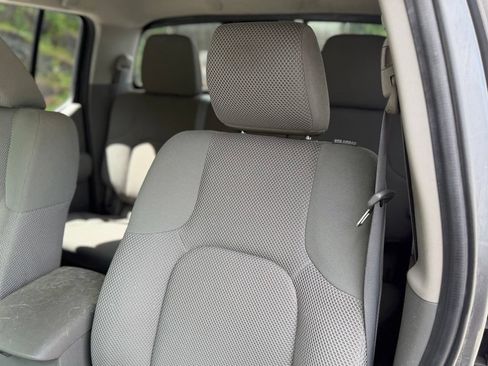 Used 2016 Nissan Frontier SV w/ SV Value Truck Package AWD/4WD image 6