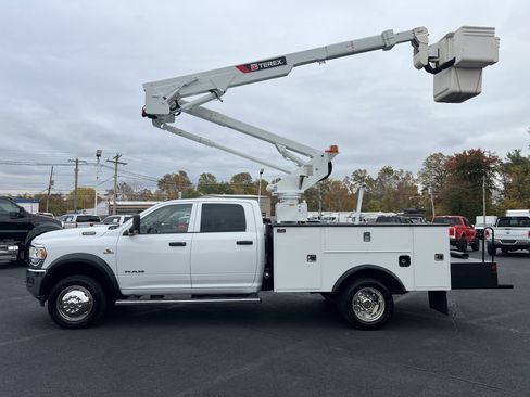 Used 2019 RAM 5500 Tradesman w/ Chrome Appearance Group image 5